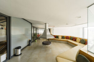 Sala de estar colegio mayor